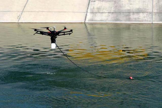 無人機(jī)為神木市河道水流做“體檢”(圖1)